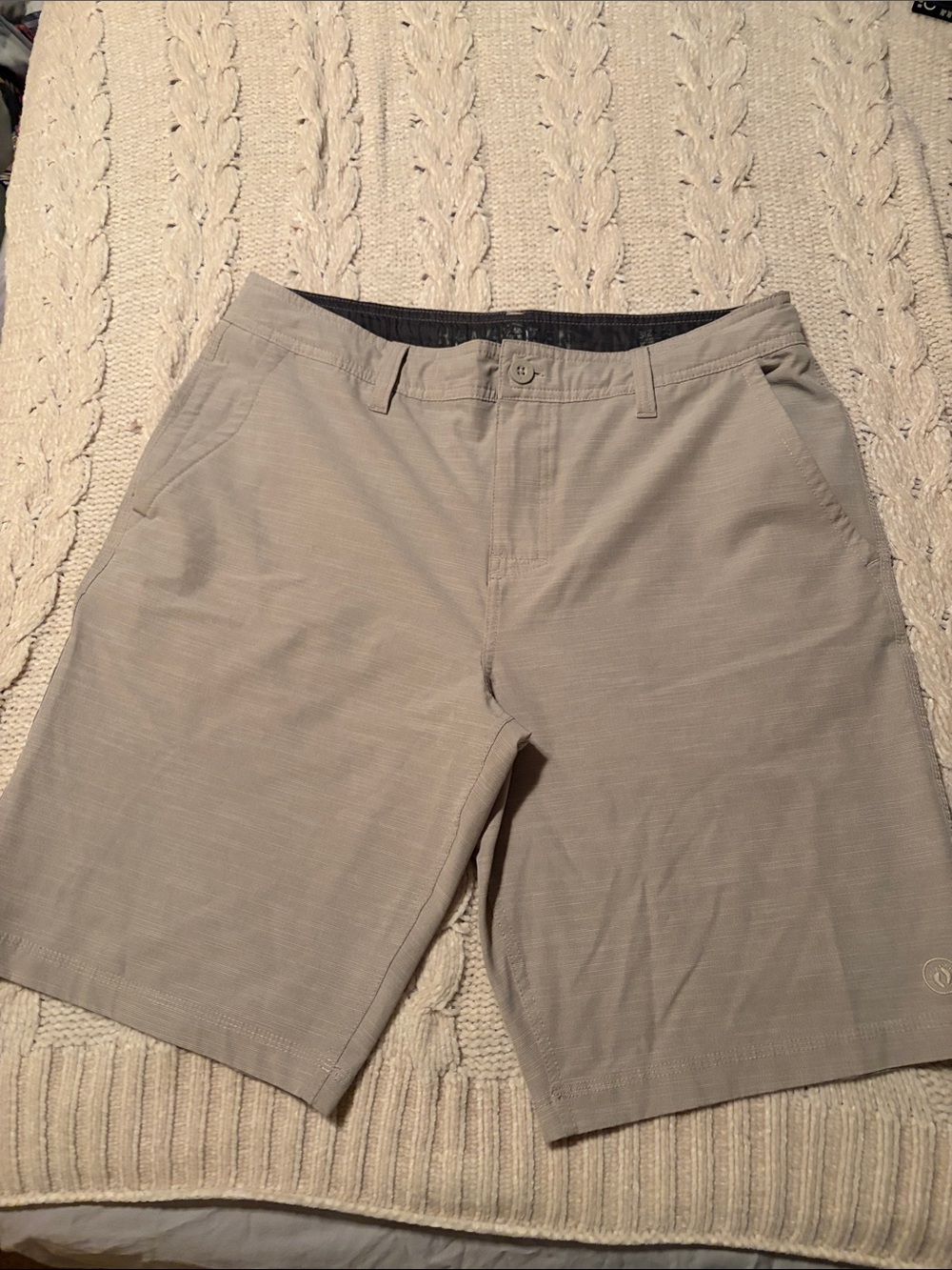 Hang Ten Men's Light Beige Flat-Front Shorts